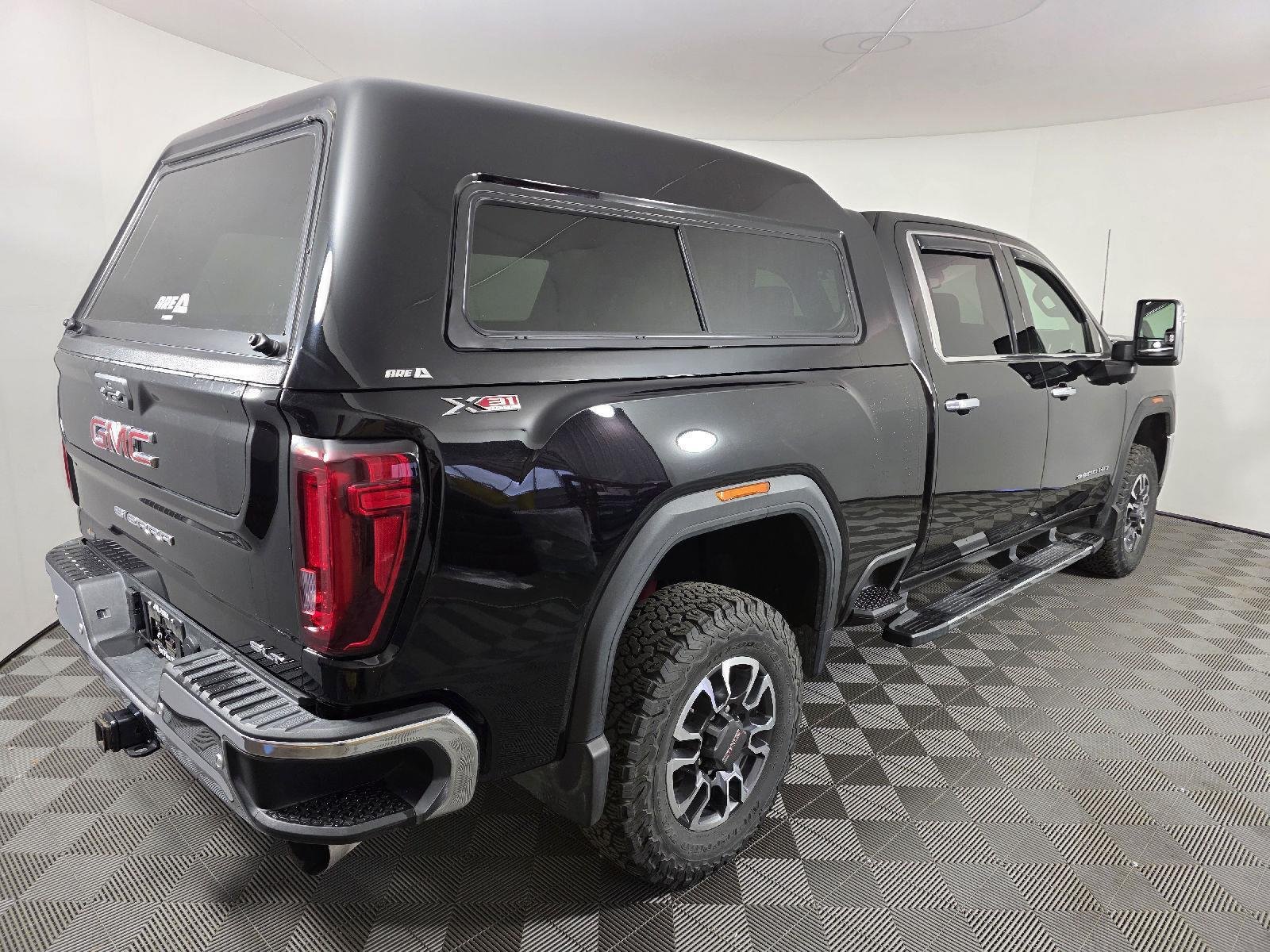 Used 2021 Ebony Twilight Metallic GMC SLT image 9