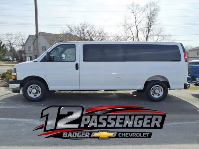 2025 Chevrolet Express 3500 LT Extended's photo