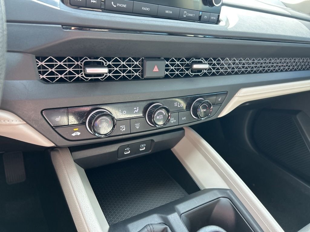 Used 2025  Honda SE image 32
