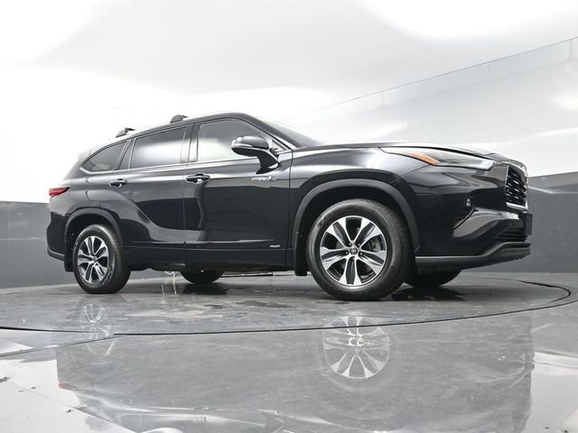 Used 2021 Black Toyota XLE image 51