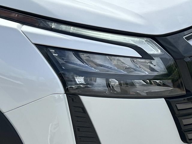 New 2026 Everest White Pearl TriCoat Nissan Rock Creek® image 10