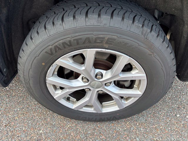 Used 2022 Gray Jeep Limited image 11