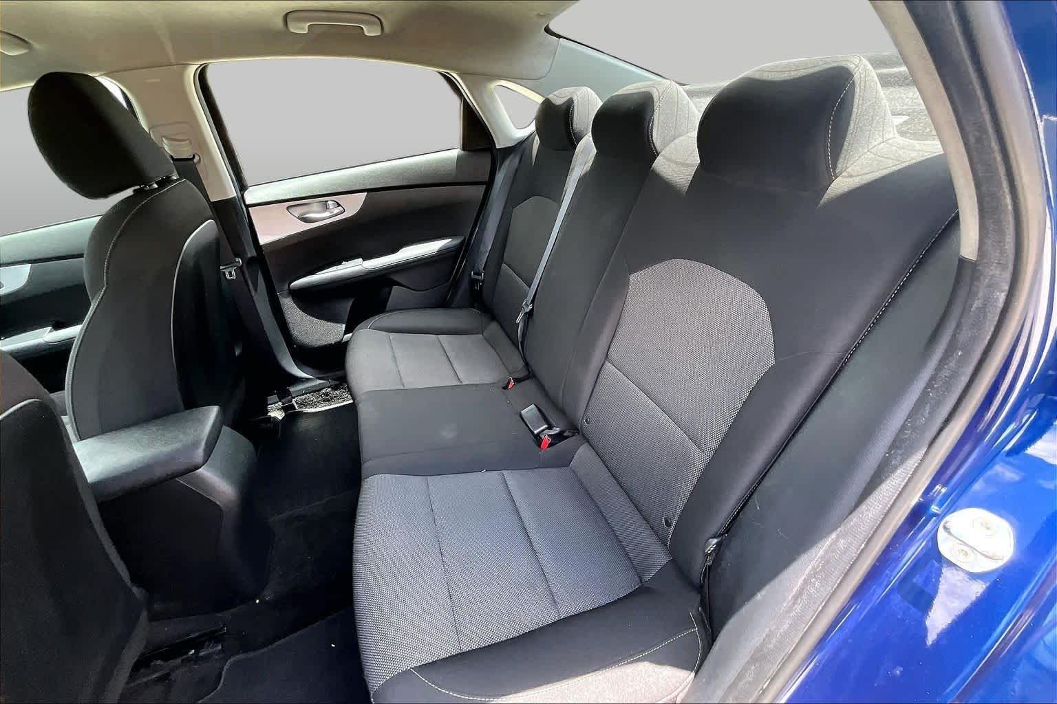 Used 2022 Deep Sea Blue Kia LXS image 17