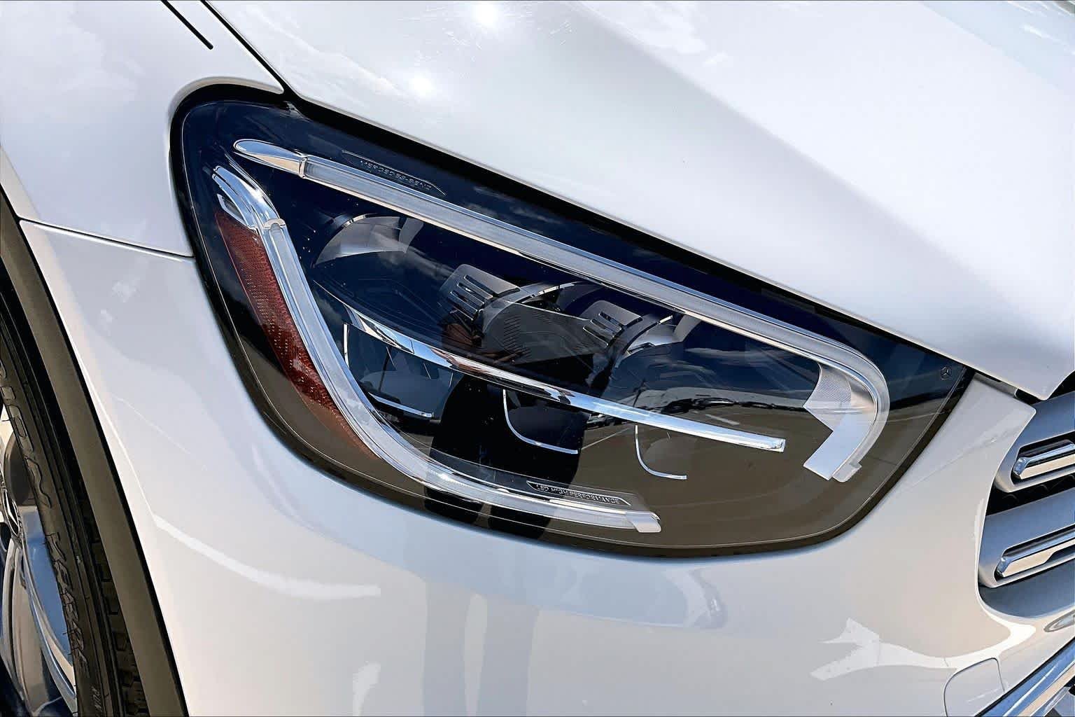 Used 2022 Polar White Mercedes-Benz GLC 300 image 27