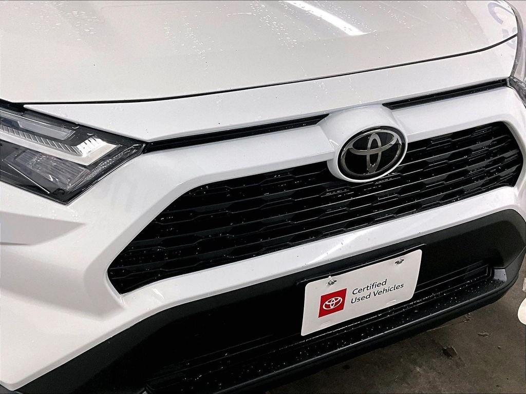 Used 2024 White Toyota XLE image 30