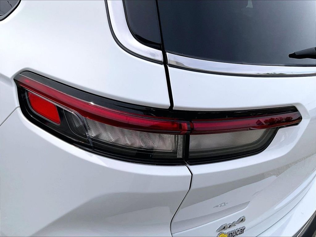 Used 2023 White/off-white Jeep Limited image 35