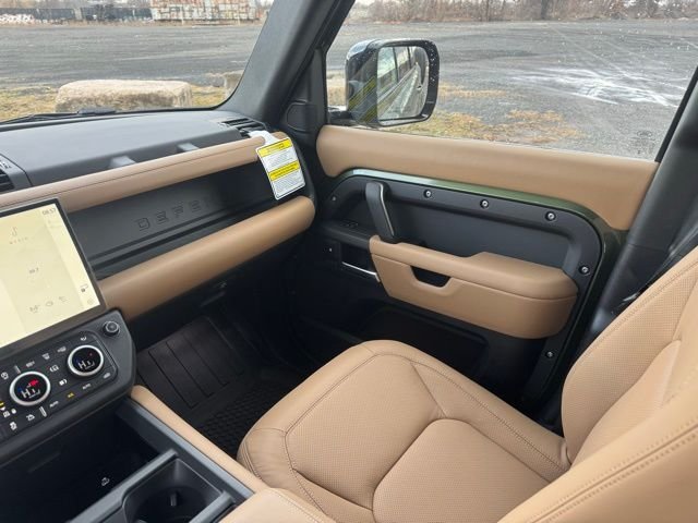 New 2026 Woolstone Green Land Rover X-Dynamic SE image 13