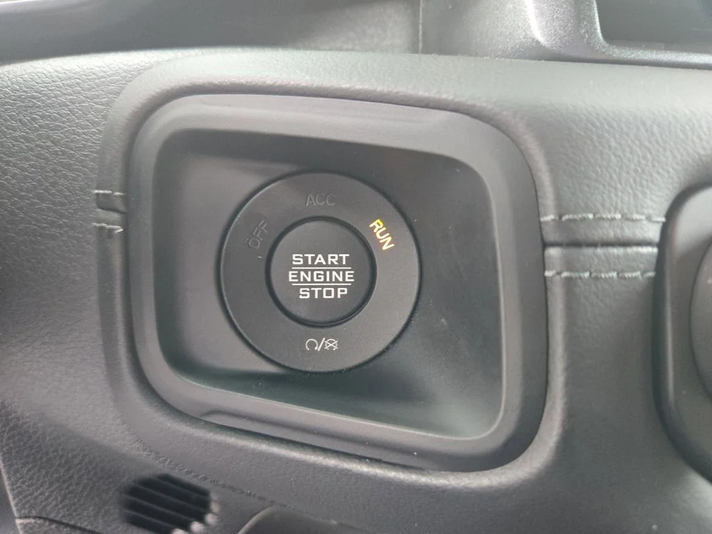 2025 Jeep Wrangler 4-Door Sahara - Photo 25