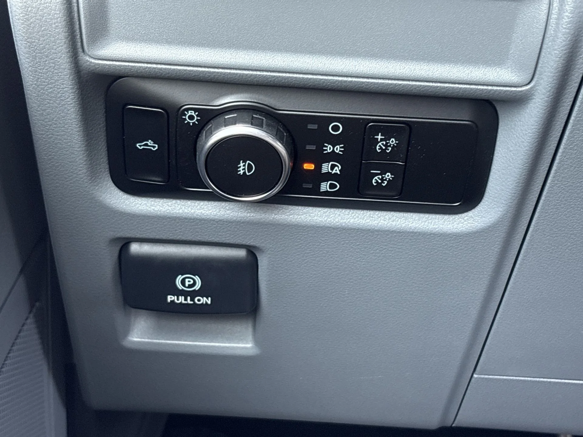 New 2026 Oxford White Ford XLT image 10