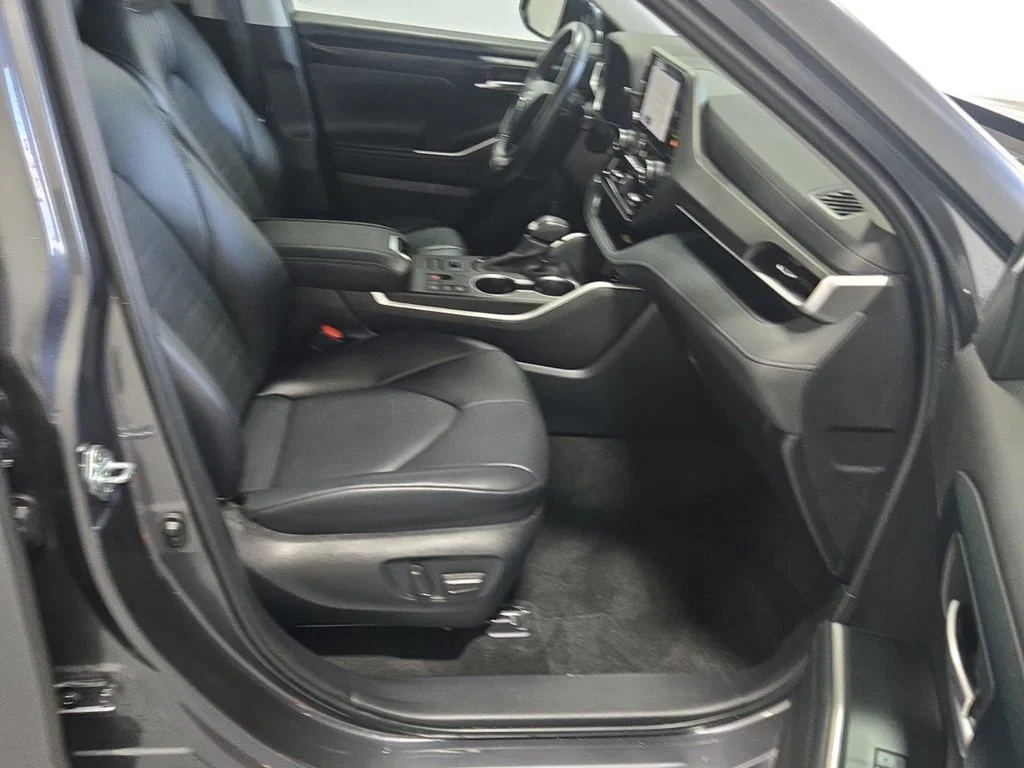 Used 2023 Gray Toyota XLE image 5
