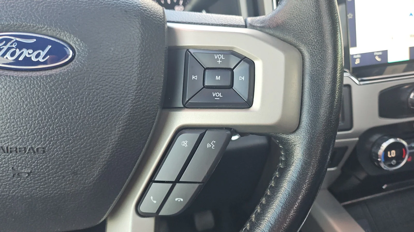 Used 2022 Star White Metallic Tri-Coat Ford Lariat 4WD image 19