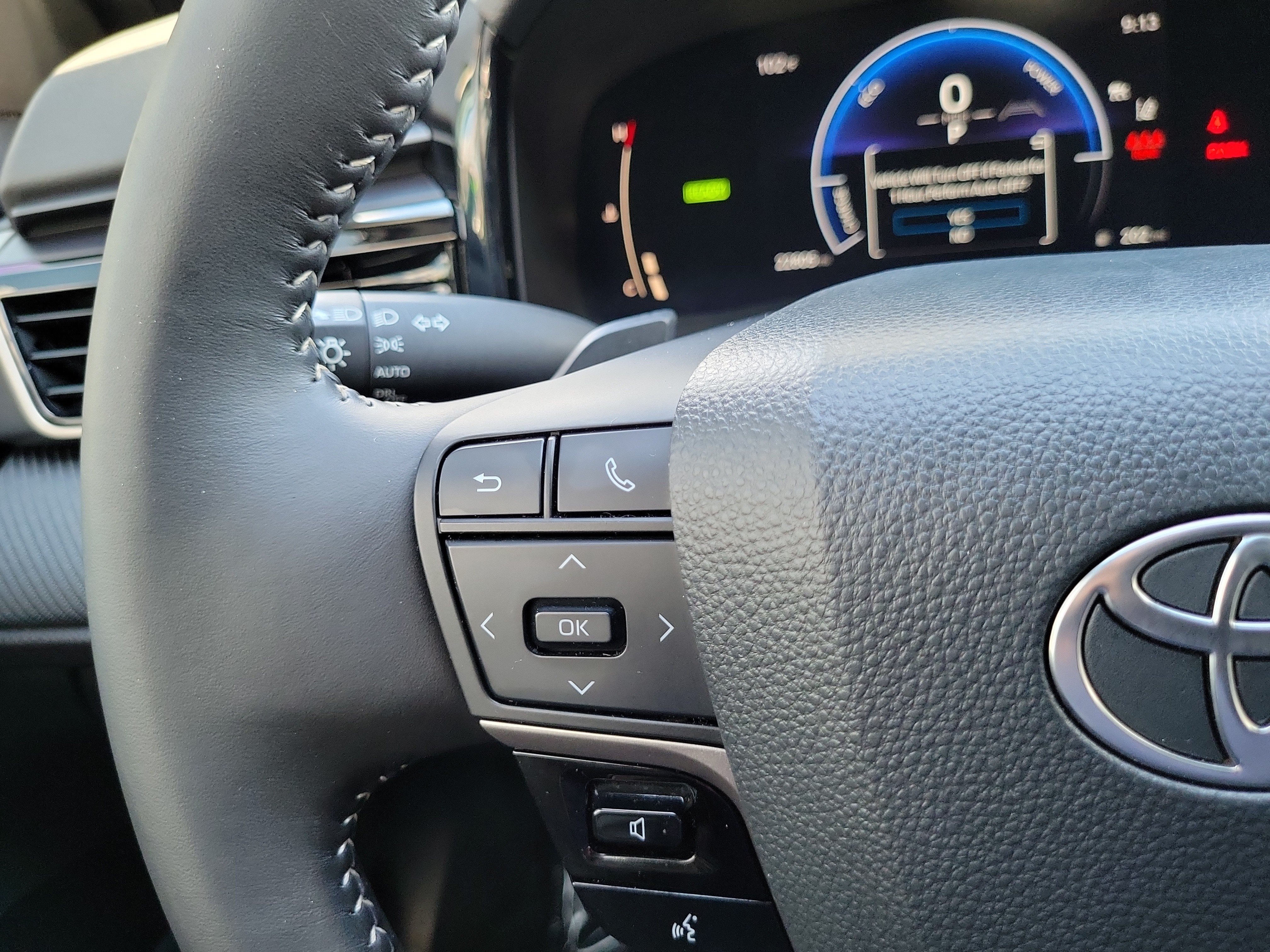 Used 2025 Ice Toyota SE image 20