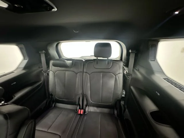 New 2026 Bright White Clear-Coat Exterior Paint Jeep Limited Reserve image 27