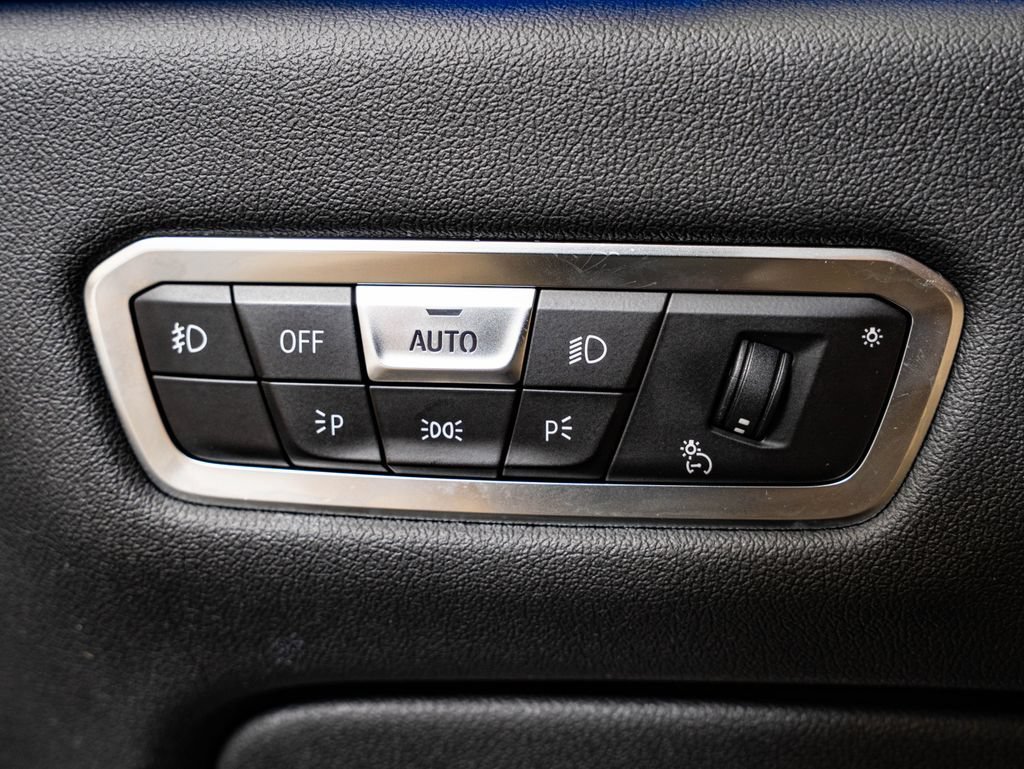 Used 2021 Black Sapphire Metallic BMW M50i image 27
