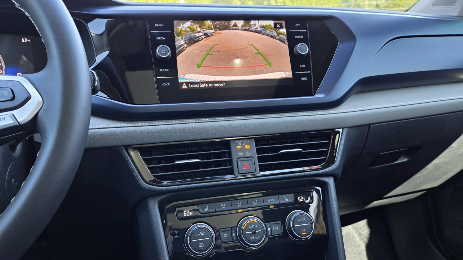 2024 Volkswagen Taos SE - Photo 32