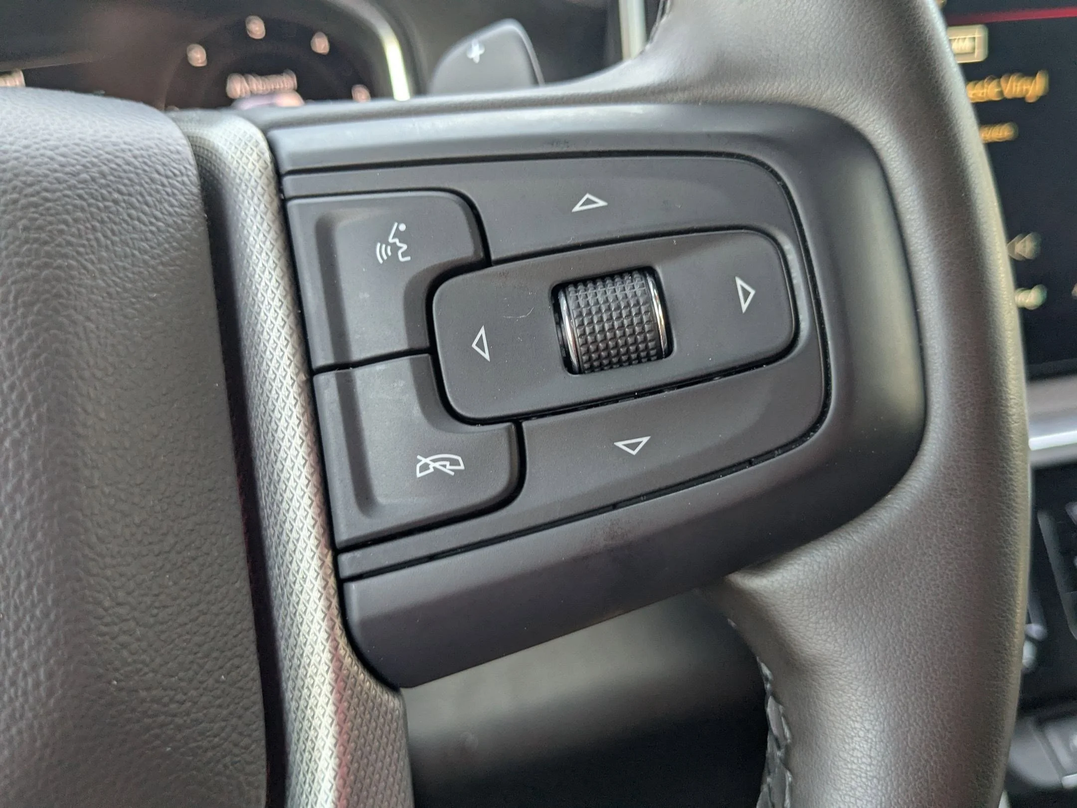 Used 2024 White Frost Tricoat GMC Denali image 19