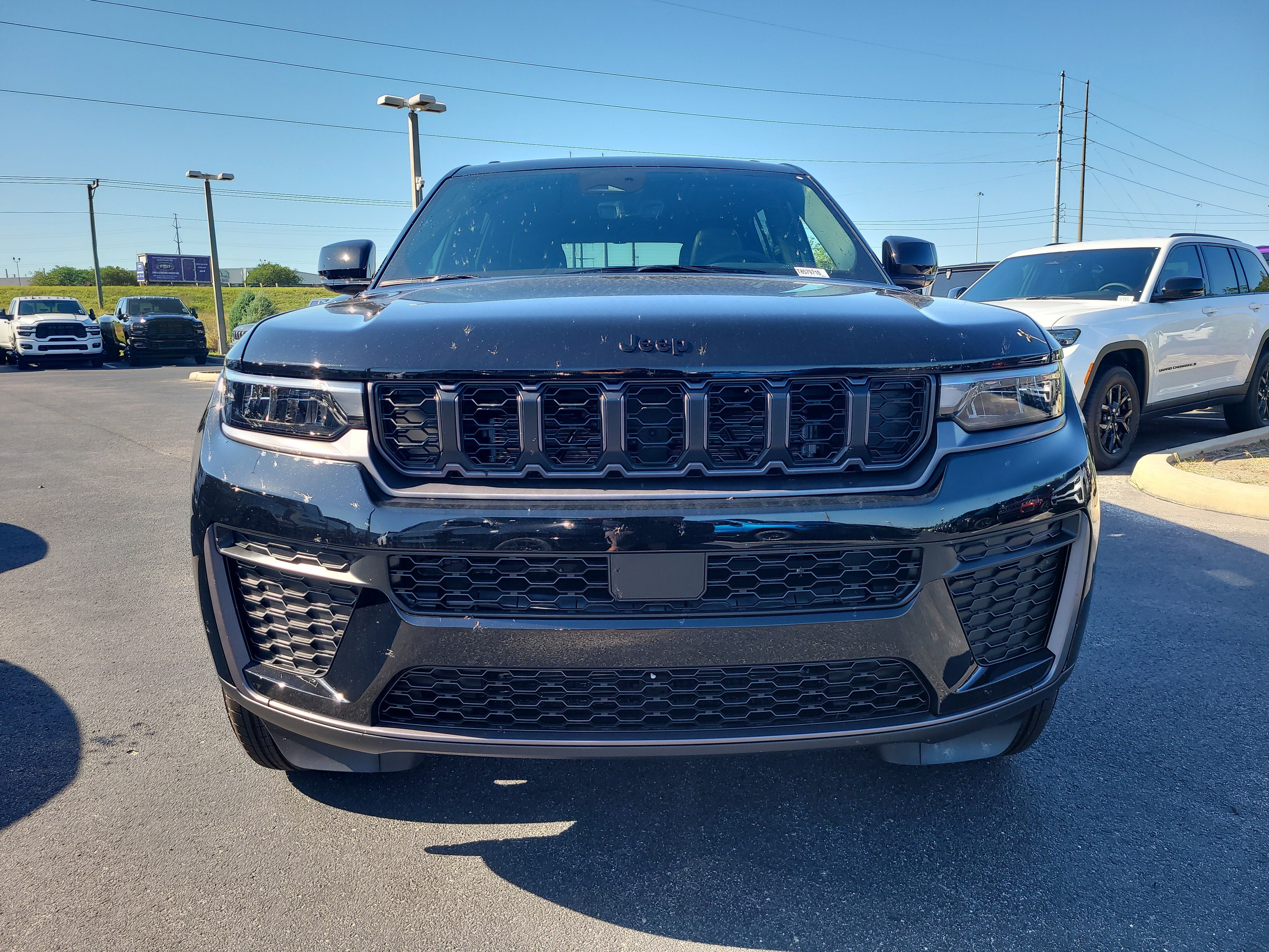 New 2026 Diamond Black Crystal Pearl-Coat Exterior Paint Jeep Altitude image 1