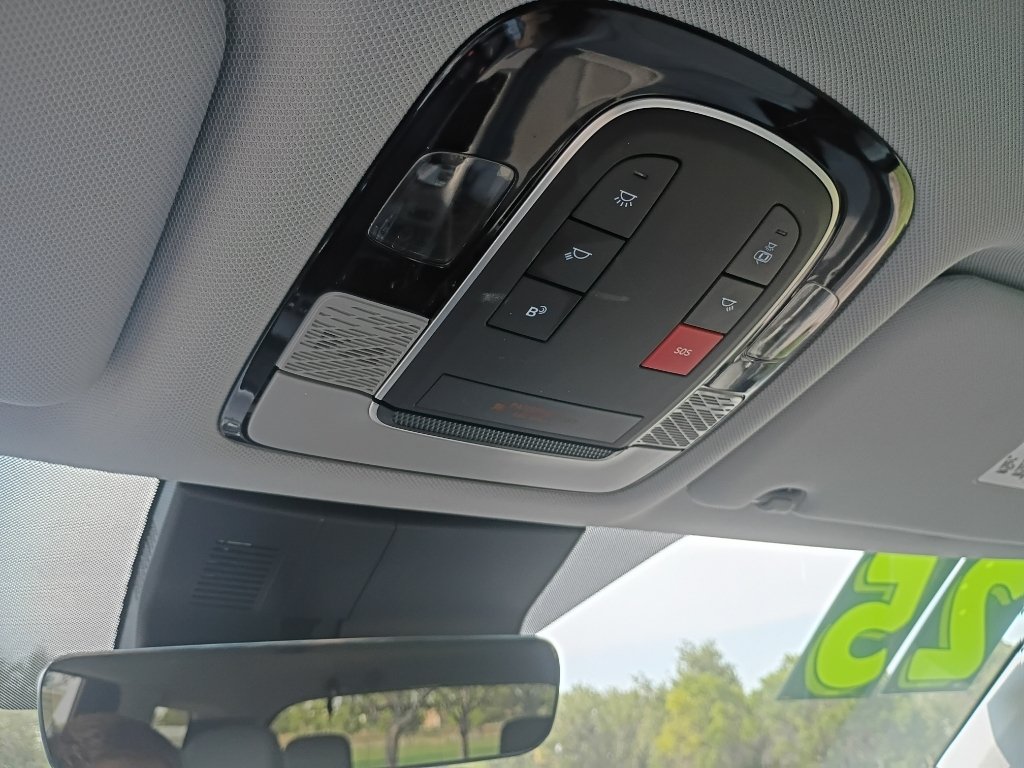 Used 2025  Hyundai SEL image 31