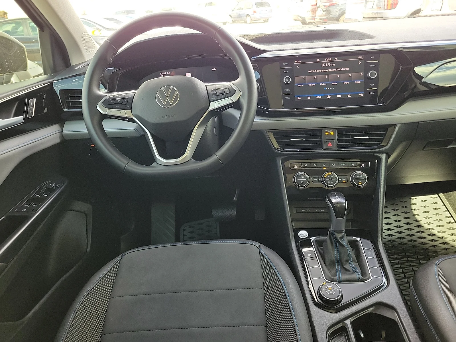 Certified Used 2024 Deep Black Volkswagen 1.5T SE Black image 17