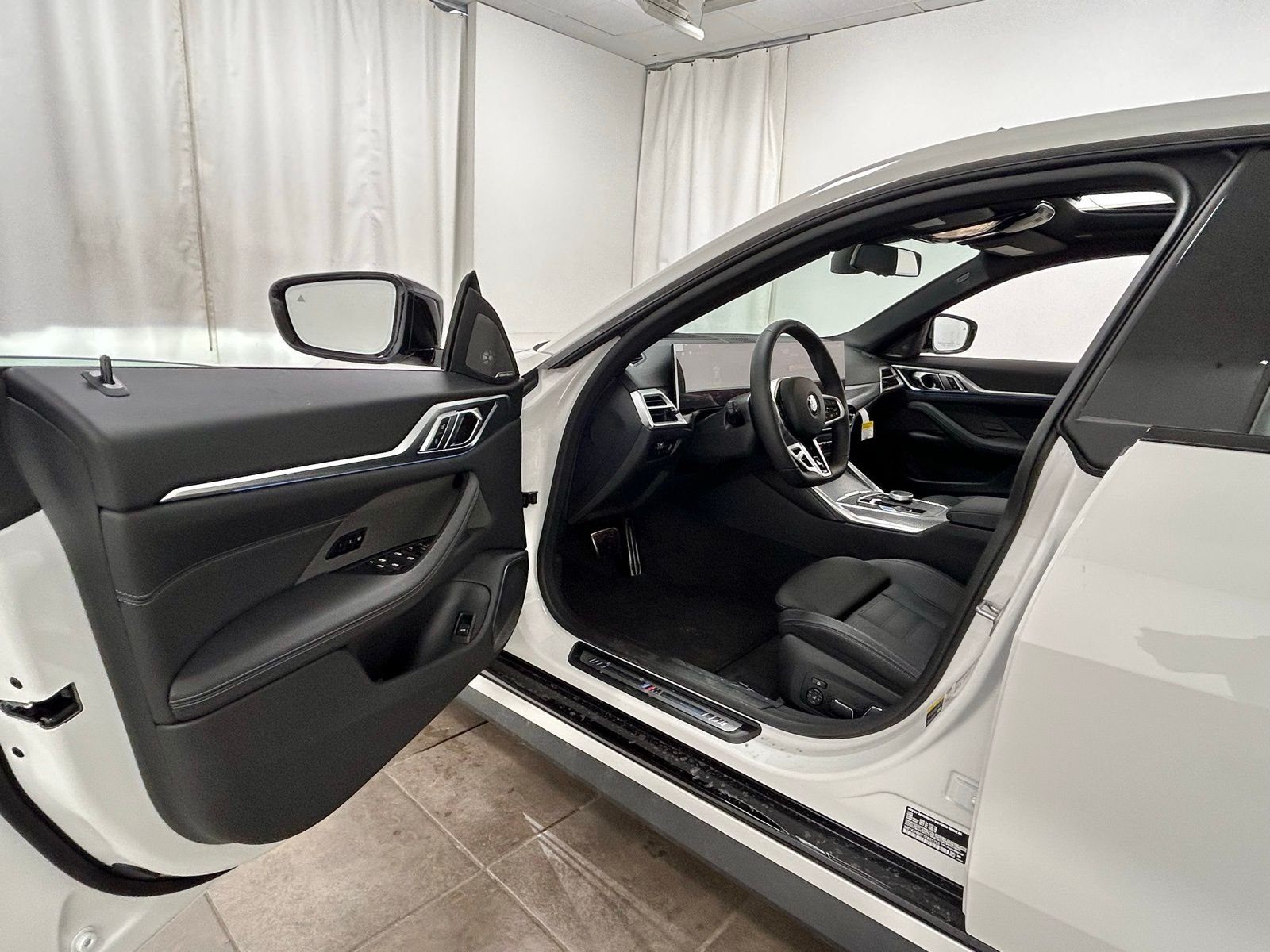 New 2026 Alpine White BMW xDrive40 image 24