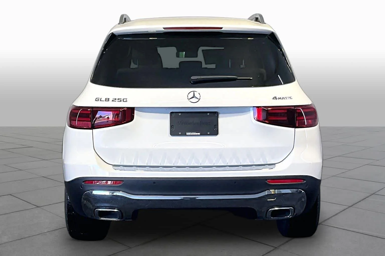 New 2026 Polar White Mercedes-Benz GLB 250 image 4