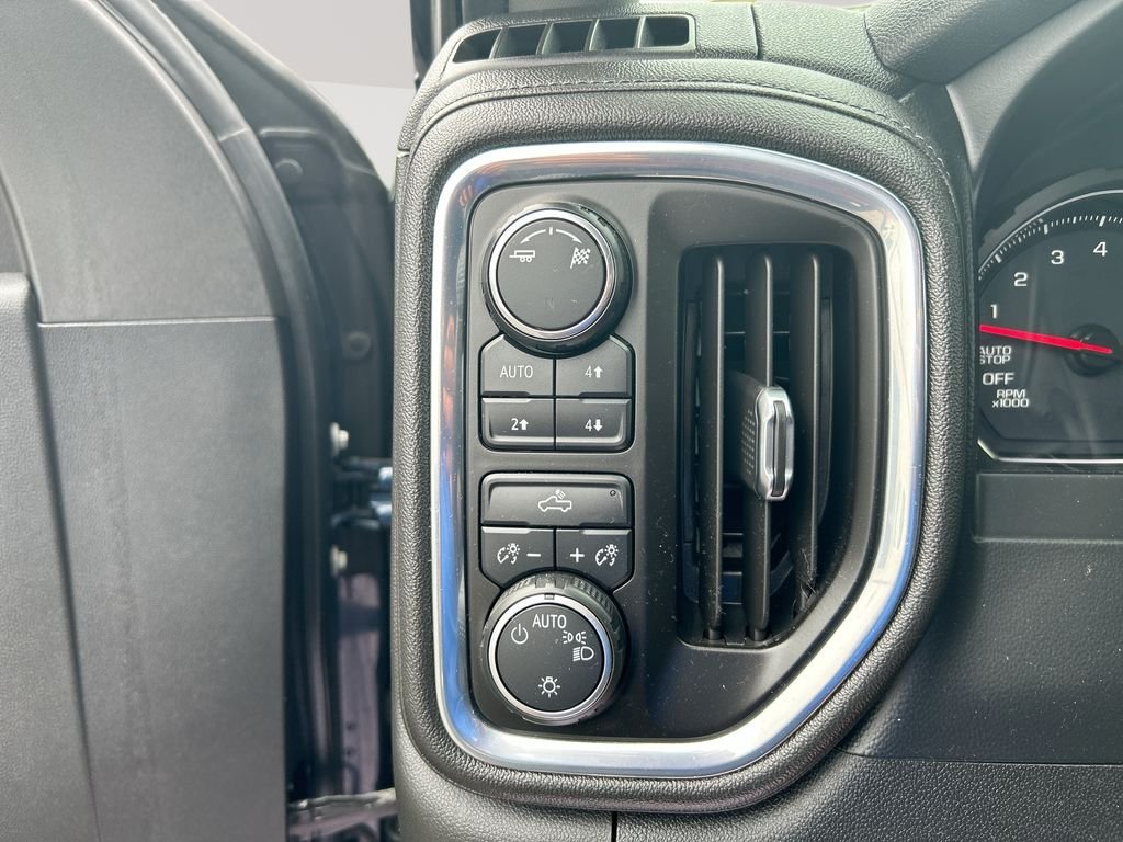 Used 2019 Blue Chevrolet LT image 17