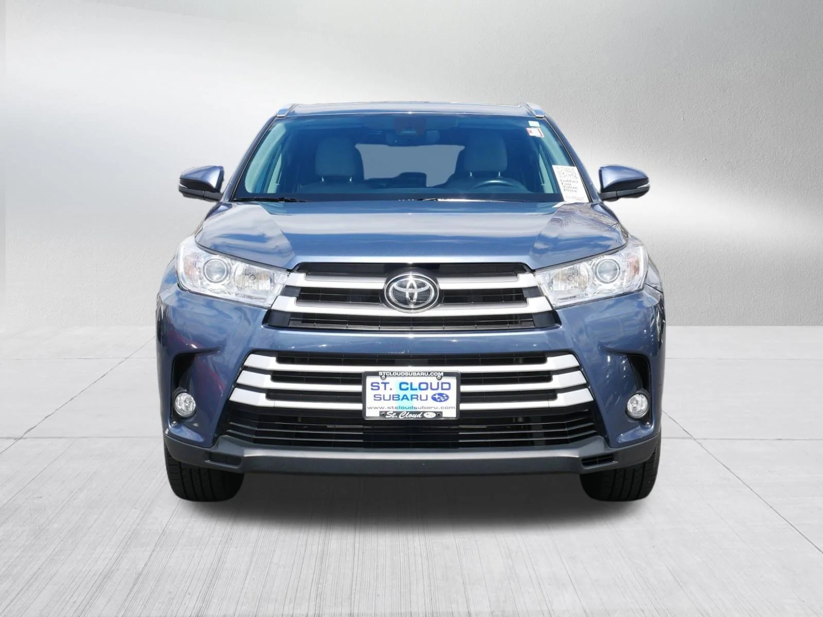 Used 2019 Toyota Highlander XLE with VIN 5TDJZRFHXKS745253 for sale in Saint Cloud, Minnesota
