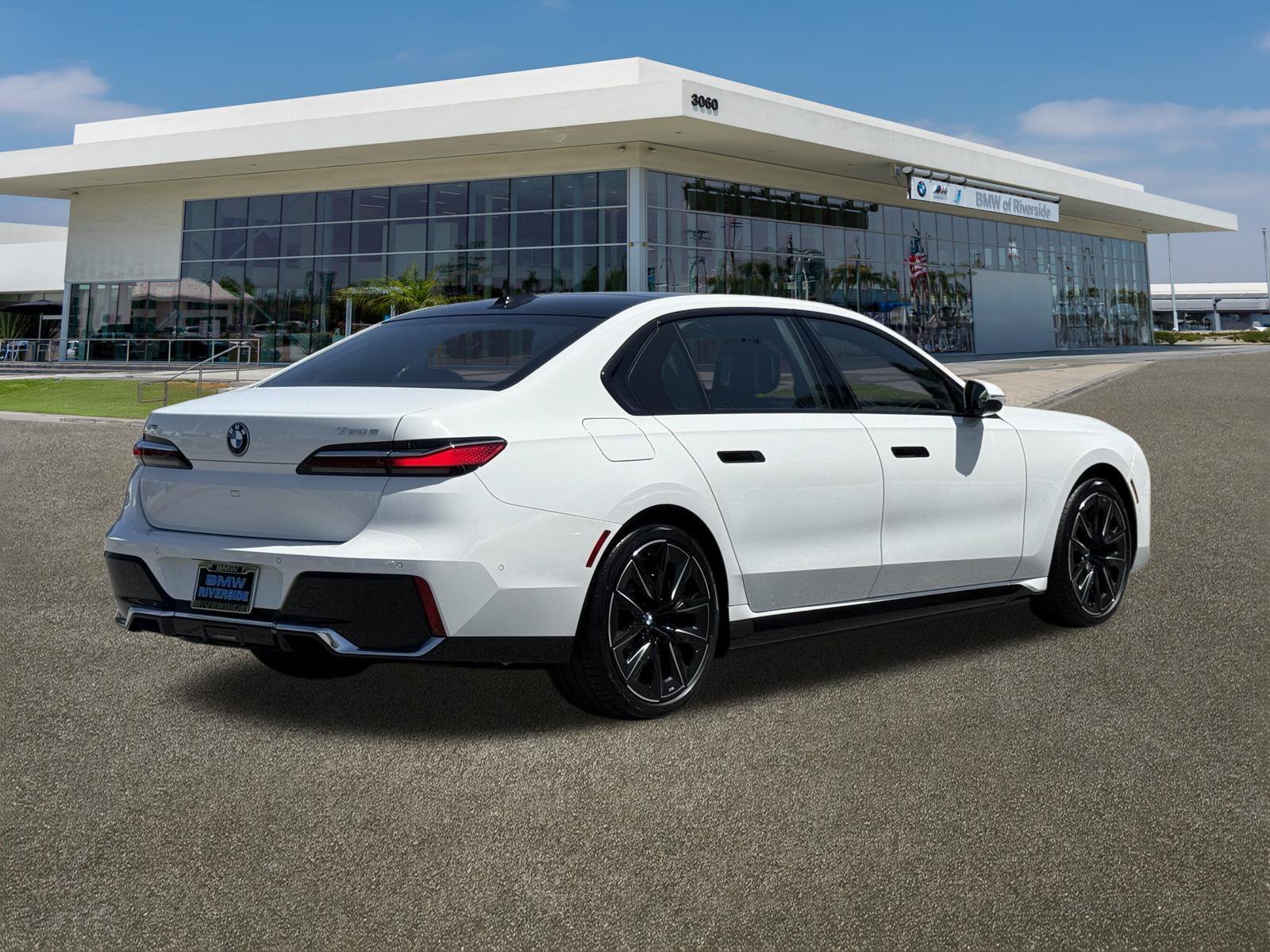 2026 BMW 7 Series 750e - Photo 10