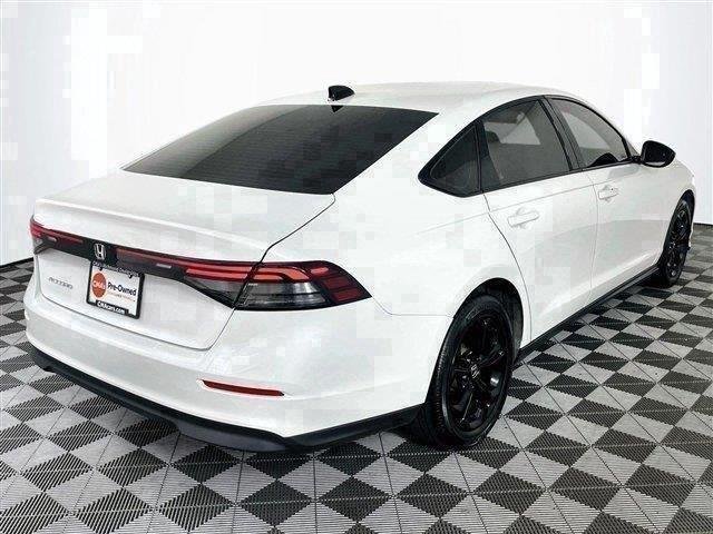 Used 2025 Platinum White Pearl Honda SE image 9
