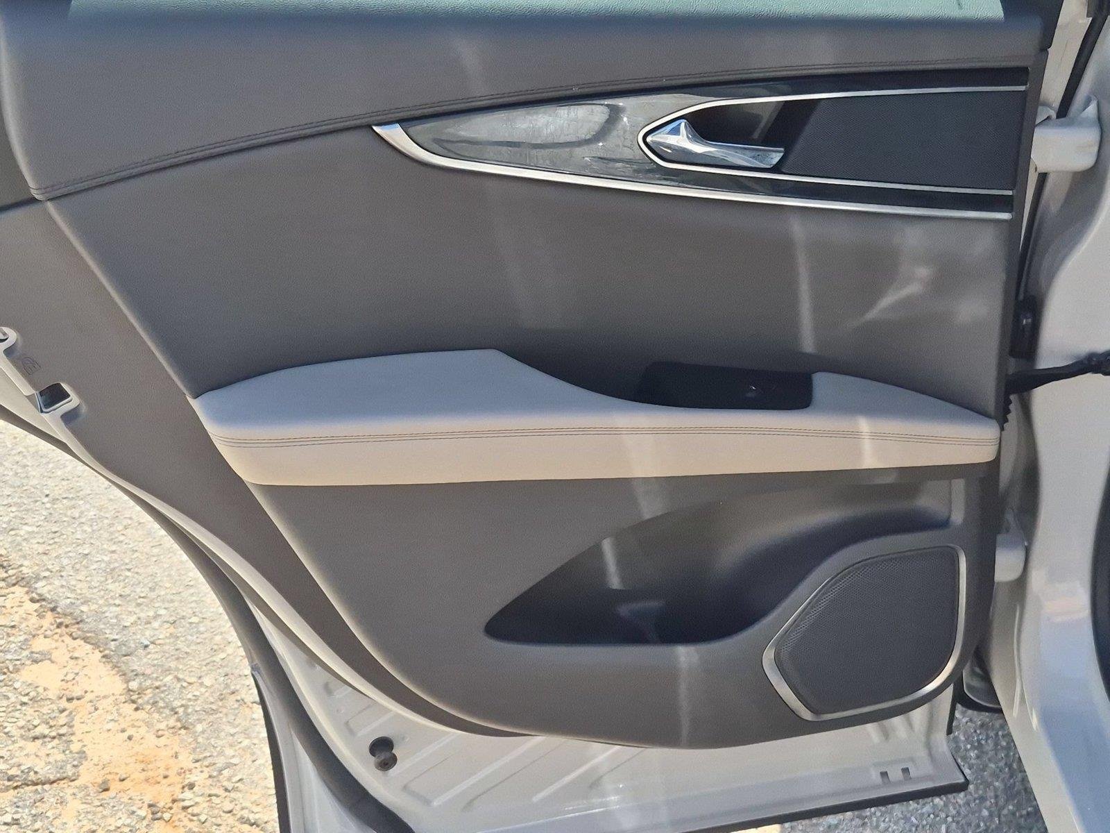 Used 2022 Ceramic Pearl Metallic Tinted Clearcoat Lincoln Reserve image 30