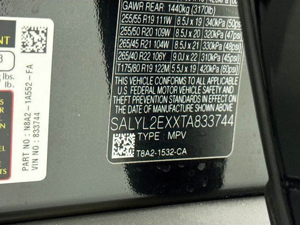 New 2026 Santorini Black Land Rover Dynamic SE image 30