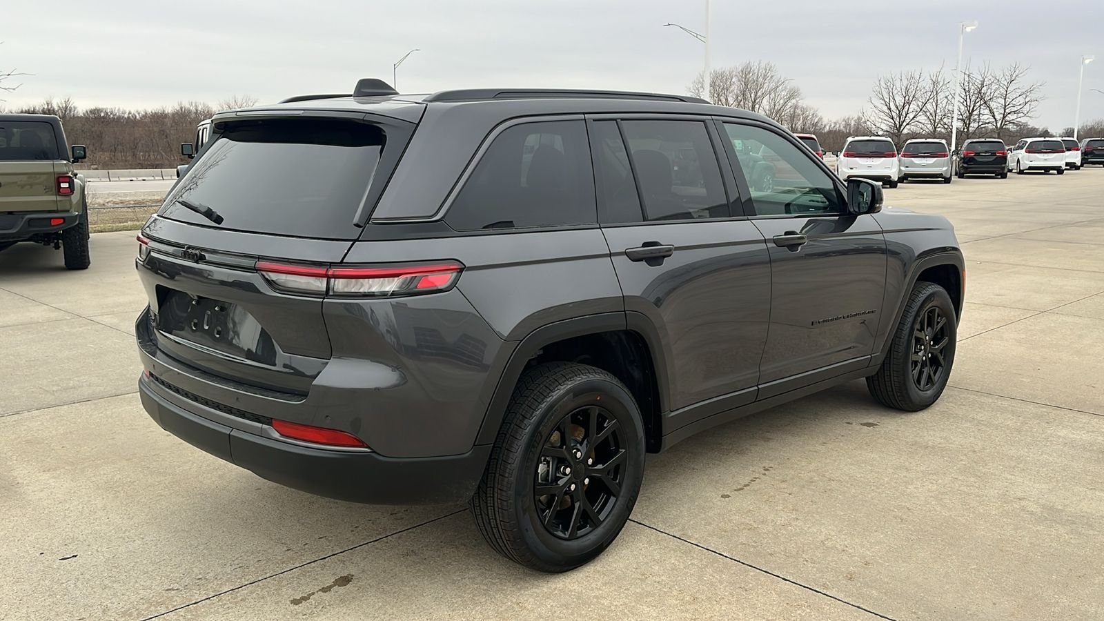 New 2026 Baltic Gray Metallic Clear-Coat Exterior Paint Jeep Altitude image 8