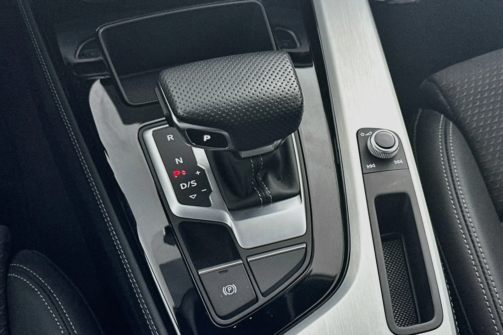 Used 2024 Mythos Black Metallic Audi S line Premium Plus image 7