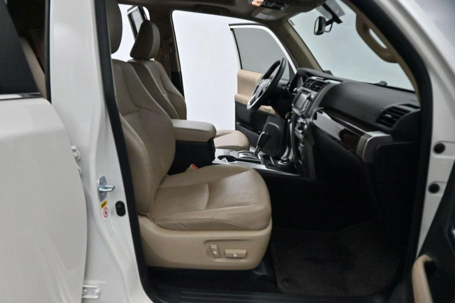 Used 2019 Blizzard Pearl Toyota Limited image 37