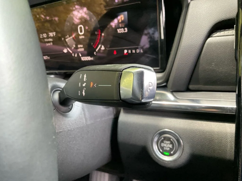 Used 2025 Silver GMC Elevation image 35