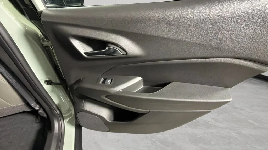 Used 2025 Cacti Green Chevrolet ACTIV image 33