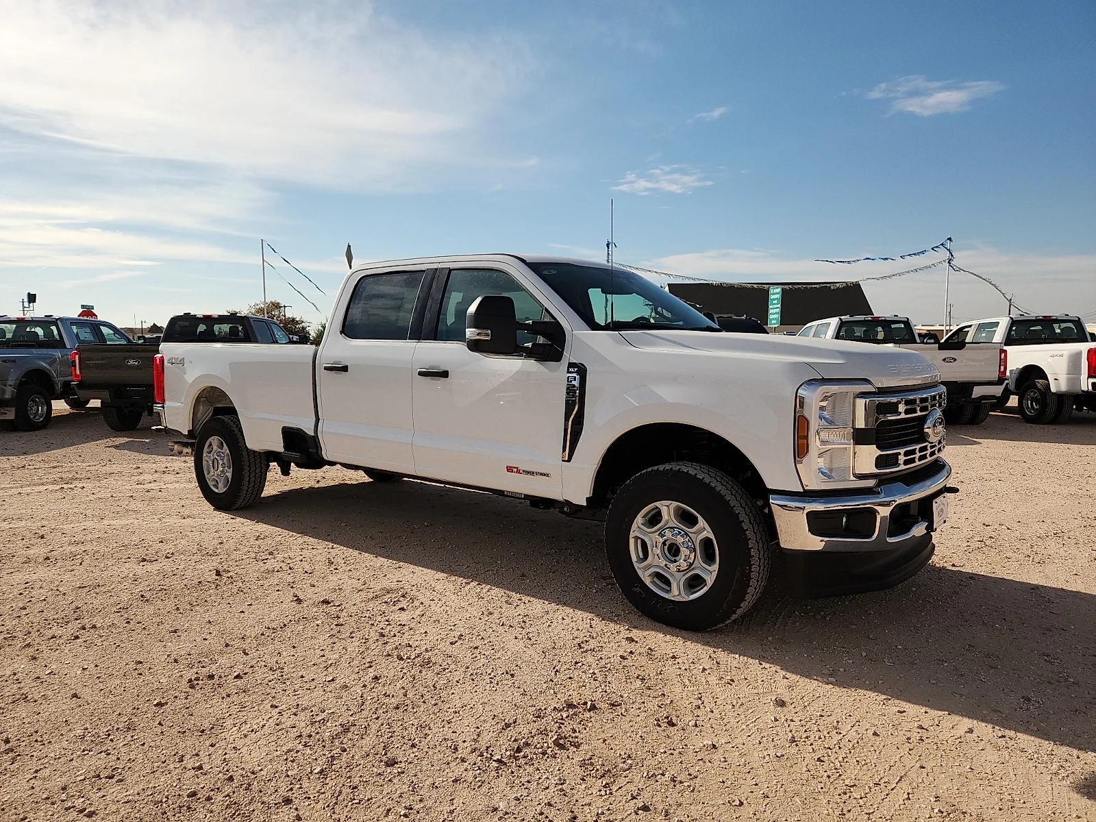 New 2027 Oxford White Ford XLT image 8