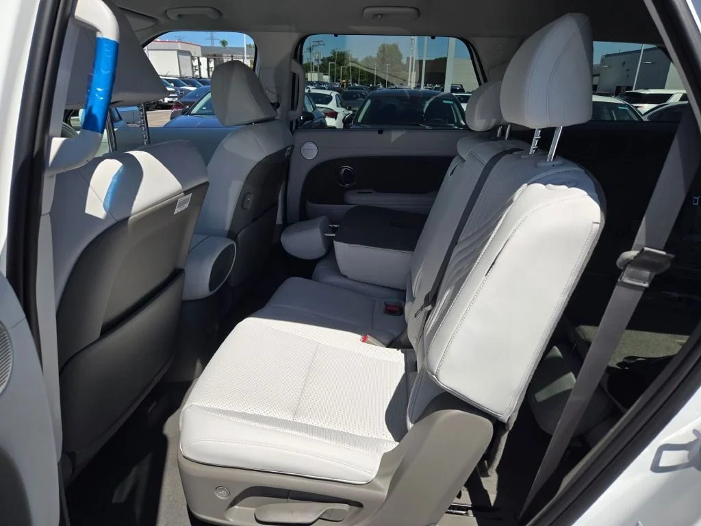 New 2026 White Pearl Hyundai SEL image 17