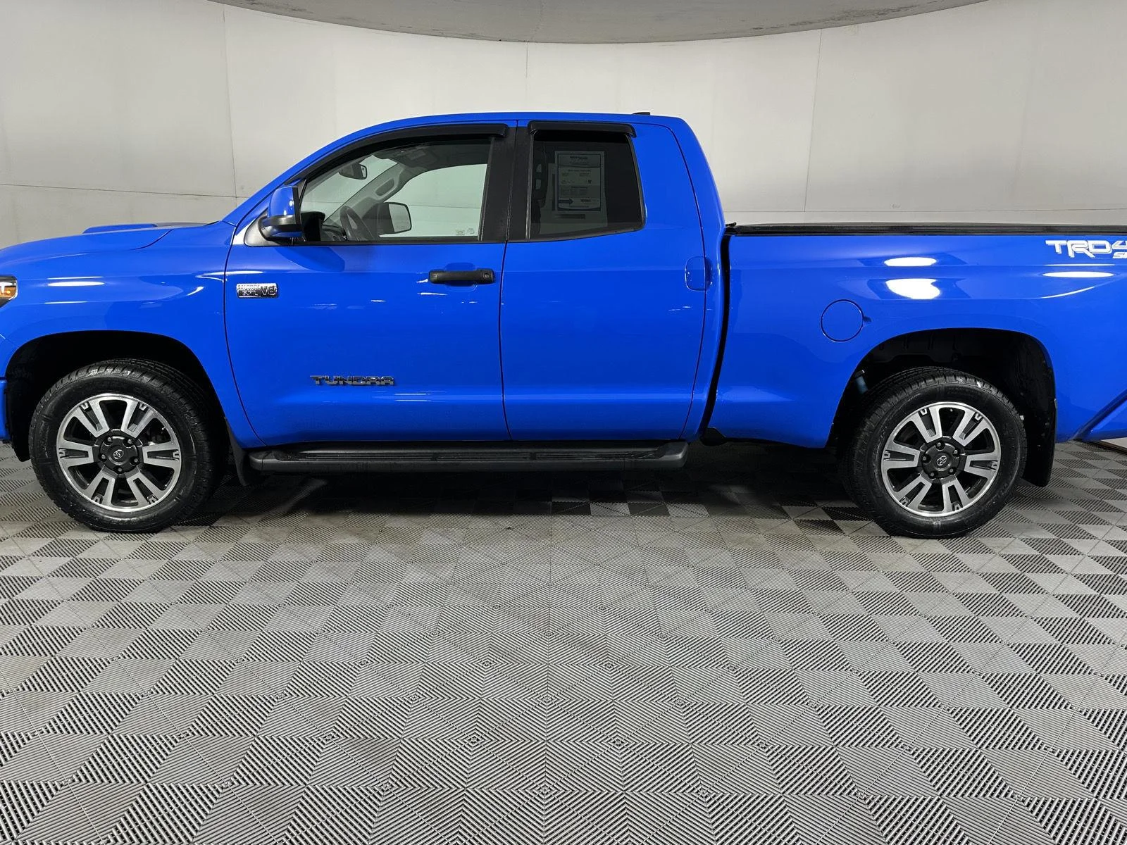 Used 2020 Voodoo Blue Toyota SR5 image 9