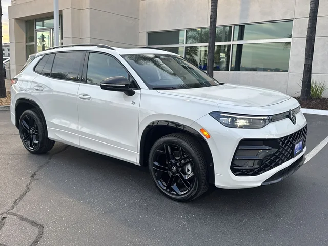 2026 Volkswagen Tiguan SE R-Line Black