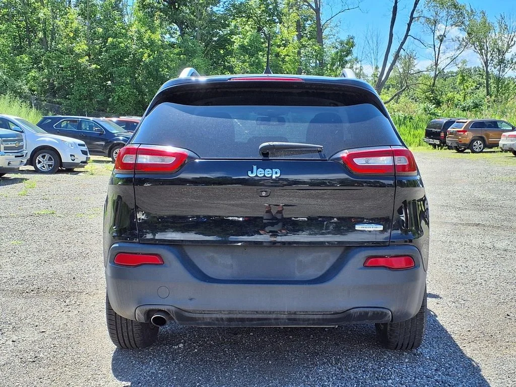 Used 2018 Black Jeep Latitude image 5
