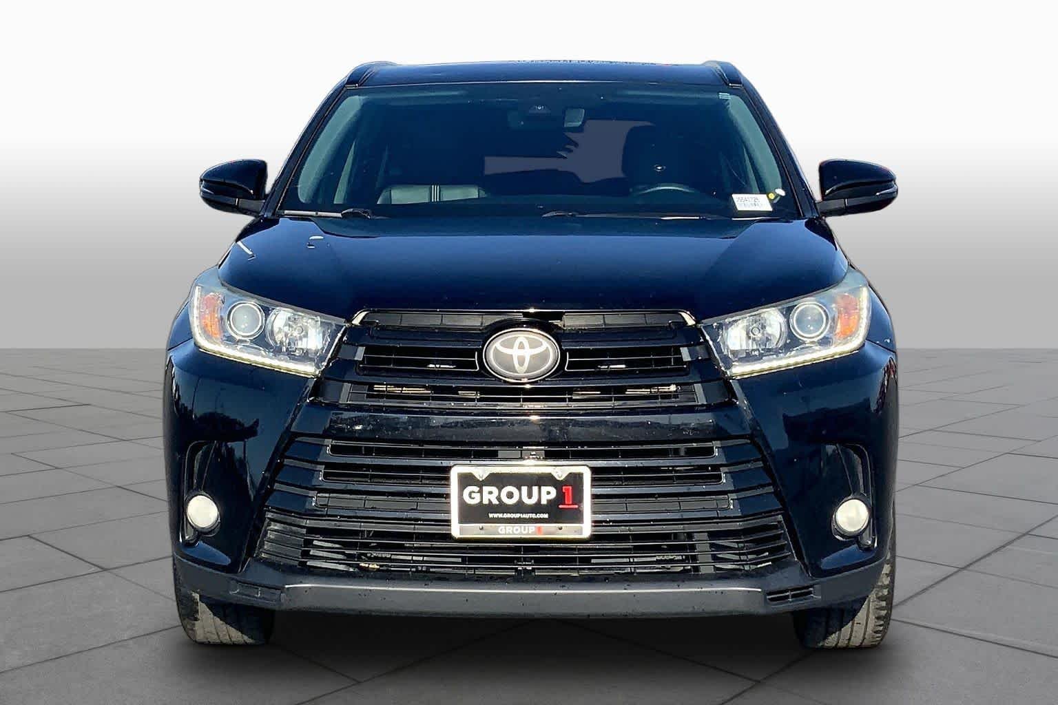 Used 2018 Midnight Black Metallic Toyota XLE image 4