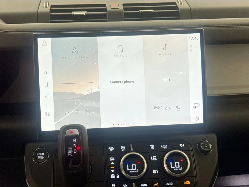 New 2026 White Land Rover X-Dynamic SE image 14