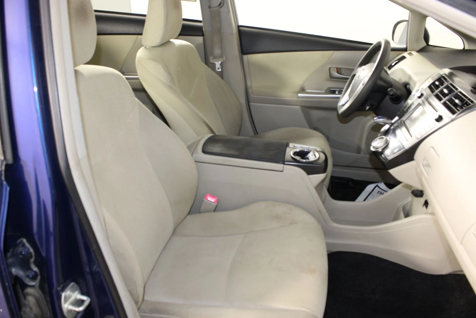 Used 2012 Blue Toyota Three image 29