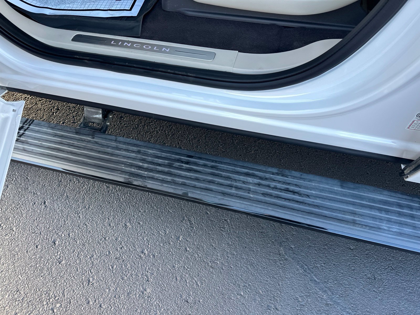 Used 2019 White Lincoln Reserve image 12
