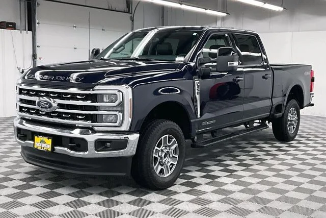 Used 2025 Antimatter Blue Metallic Ford Lariat image 11