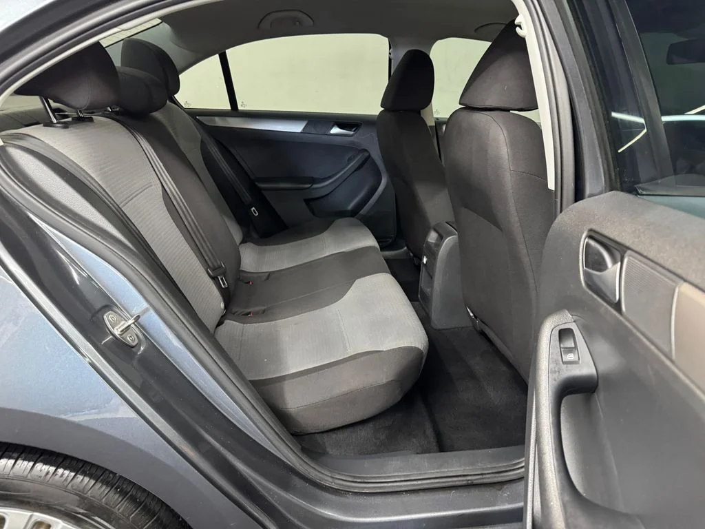 Used 2018 Gray Volkswagen 1.4T S image 25