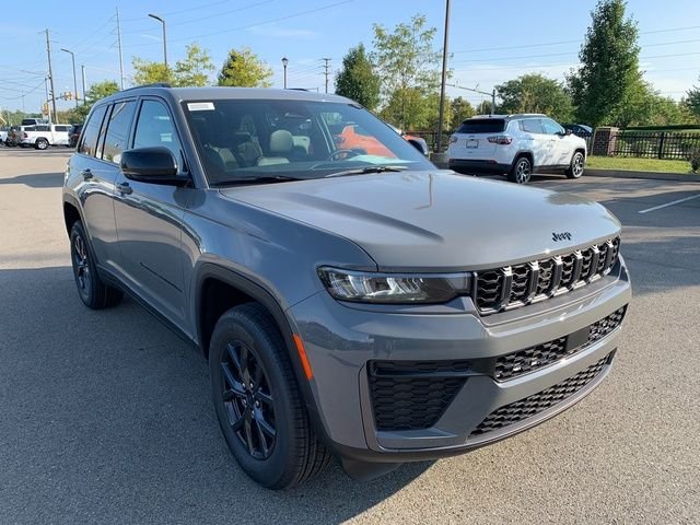 New 2027 Sting-Gray Clearcoat Jeep Laredo Altitude image 8