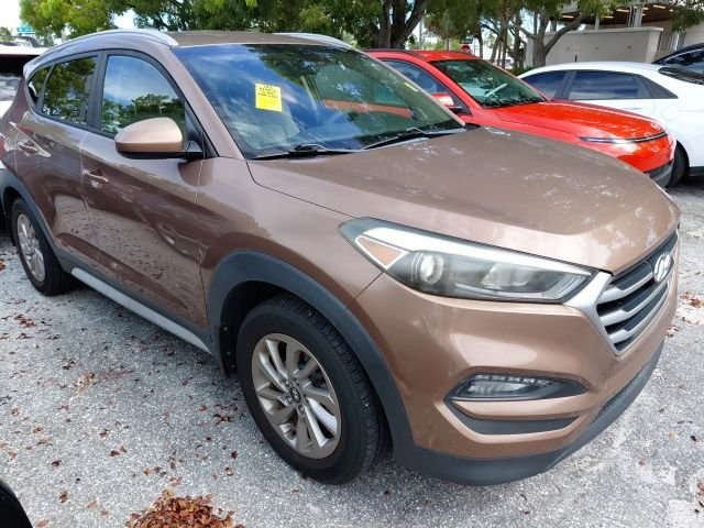 Used 2017 Beige Hyundai SE image 2