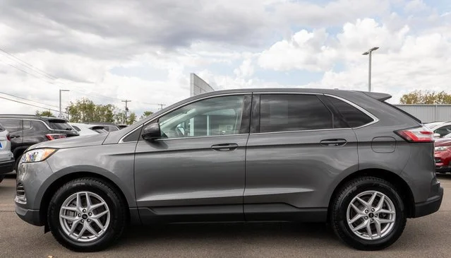 Used 2023 Gray Ford SEL image 9